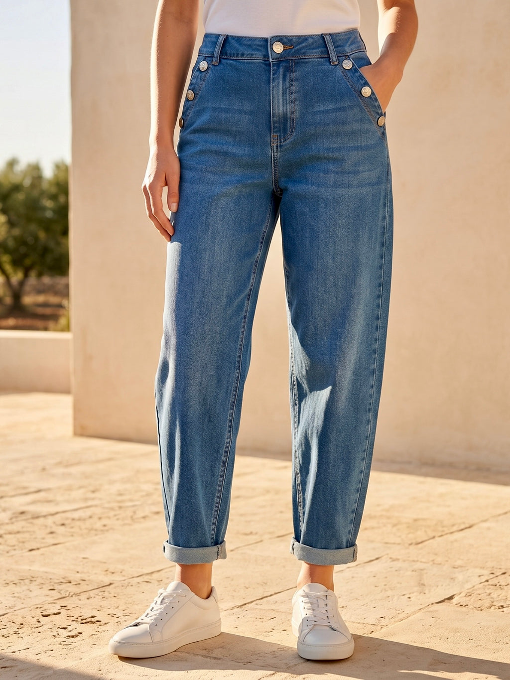 Jean Mom Fit – Boutons Argentés aux Poches