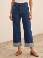 Jean Wide Leg 7/8 grand revers, poches plaquées et boutons dorés porté, vue de face - Voggo