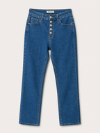 Jean coupe droite bleu denim à 5 boutons seul sur fond neutre, vue de face - Voggo