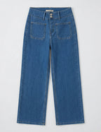 Jean Wide Leg à double boutonnage et poches plaquées seul sur fond neutre, vue de face - Voggo