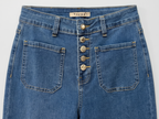 Jean Wide Leg 7/8 à 5 boutons et poches plaquées seul sur fond neutre, vue de face - Voggo