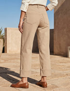Jean Wide Leg 7/8 beige à grand revers, style moderne porté, vue de dos - Voggo
