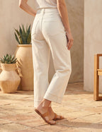 Jean Wide Leg 7/8 blanc à grand revers, style moderne porté, vue de dos - Voggo