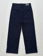Jean Wide Leg 7/8 marine à grand revers, style moderne seul sur fond neutre, vue de dos - Voggo