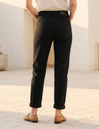 Jean 7/8ème slim noir à 5 boutons porté, vue de dos - Voggo