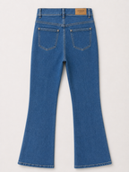 Jean Bootcut bleu denim seul sur fond neutre, vue de dos - Voggo