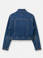 Veste en jean courte bleu foncé seul sur fond neutre, vue de dos - Voggo