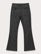 Jean Bootcut en simili cuir noir seul sur fond neutre, vue de face - Voggo
