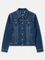 Veste en jean coupe authentique stone seul sur fond neutre, vue de face - Voggo