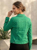 Veste en jean vert porté, vue de dos - Voggo