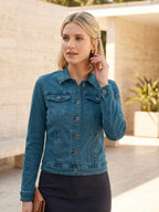 Veste en jean bleu canard porté, vue de face - Voggo