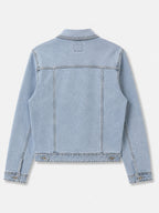 Veste en jean coupe authentique seul sur fond neutre, vue de dos - Voggo