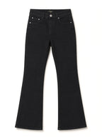 Jean Bootcut noir effet push-up seul sur fond neutre, vue de face - Voggo