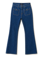 Jean Bootcut bleu stone à poches plaquées seul sur fond neutre, vue de face - Voggo