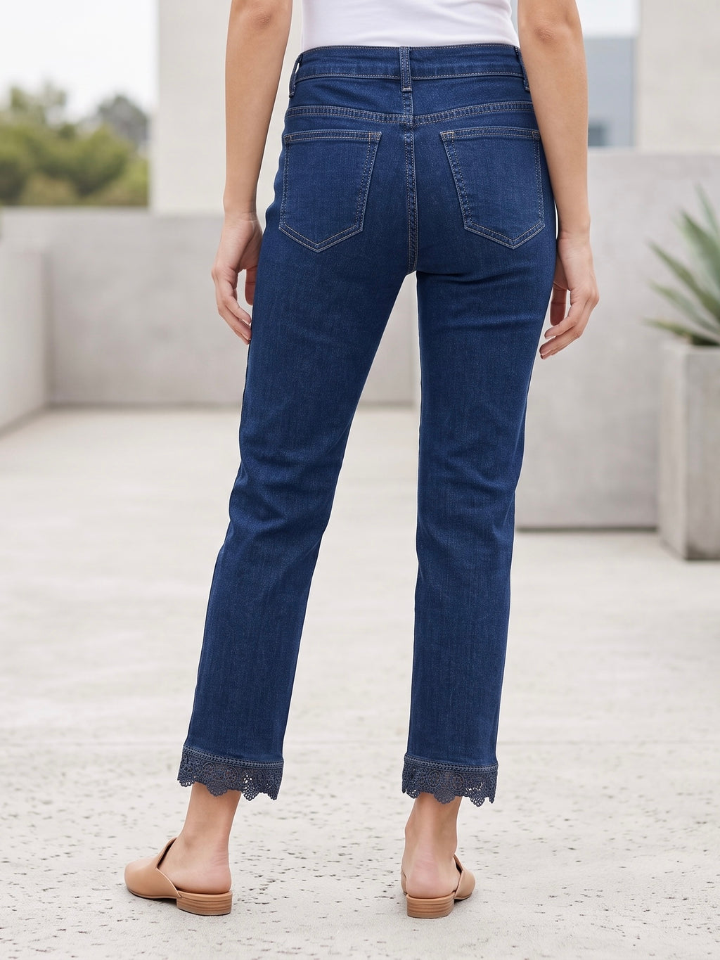 Jean Coupe 7/8ème – Dentelle au Bas
