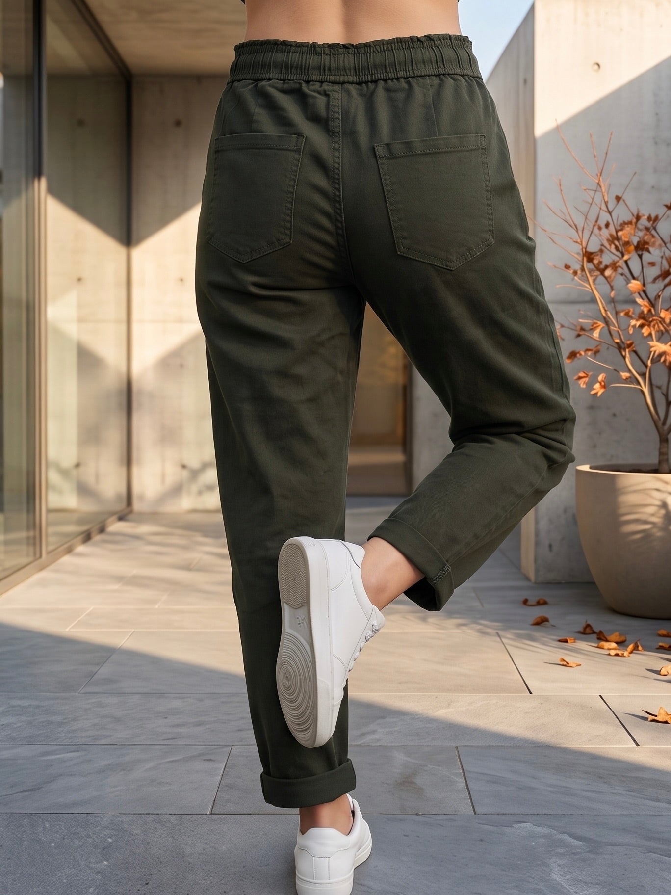 Pantalon Mom Fit – Ceinture Elastiquée & Cordons – Vert Foncé