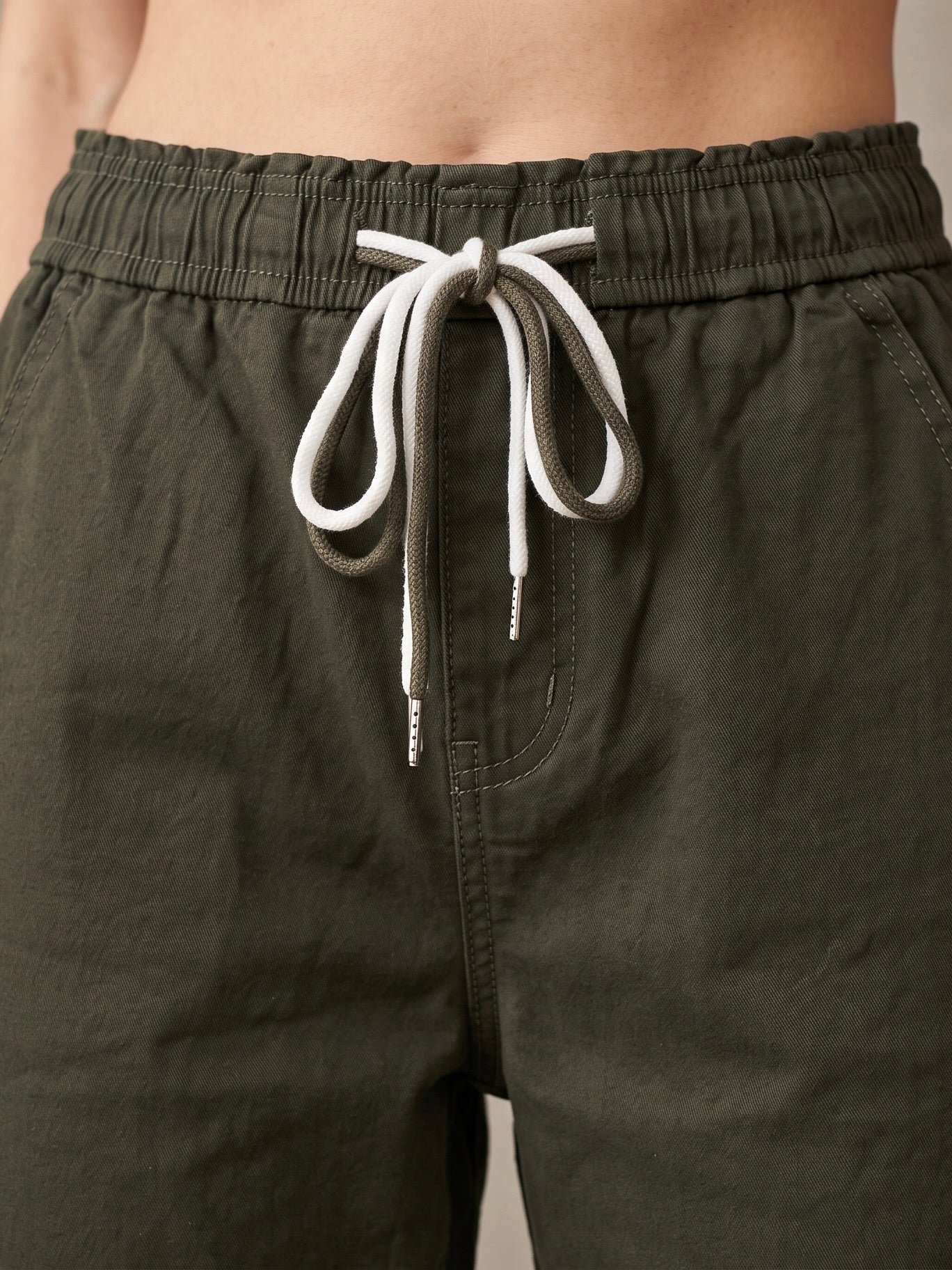 Pantalon Mom Fit – Ceinture Elastiquée & Cordons – Vert Foncé
