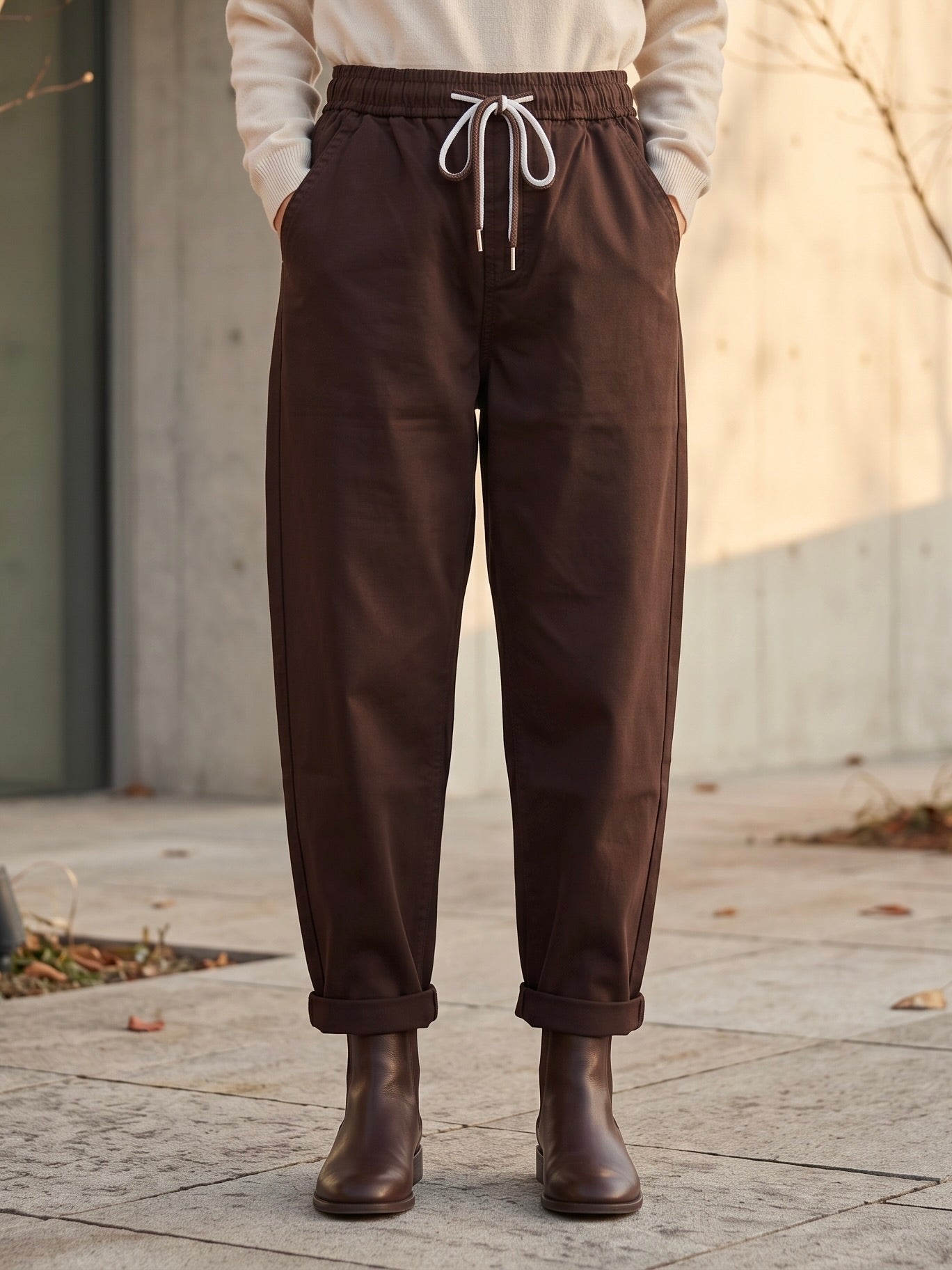Pantalon Mom Fit – Ceinture Elastiquée & Cordons – Chocolat