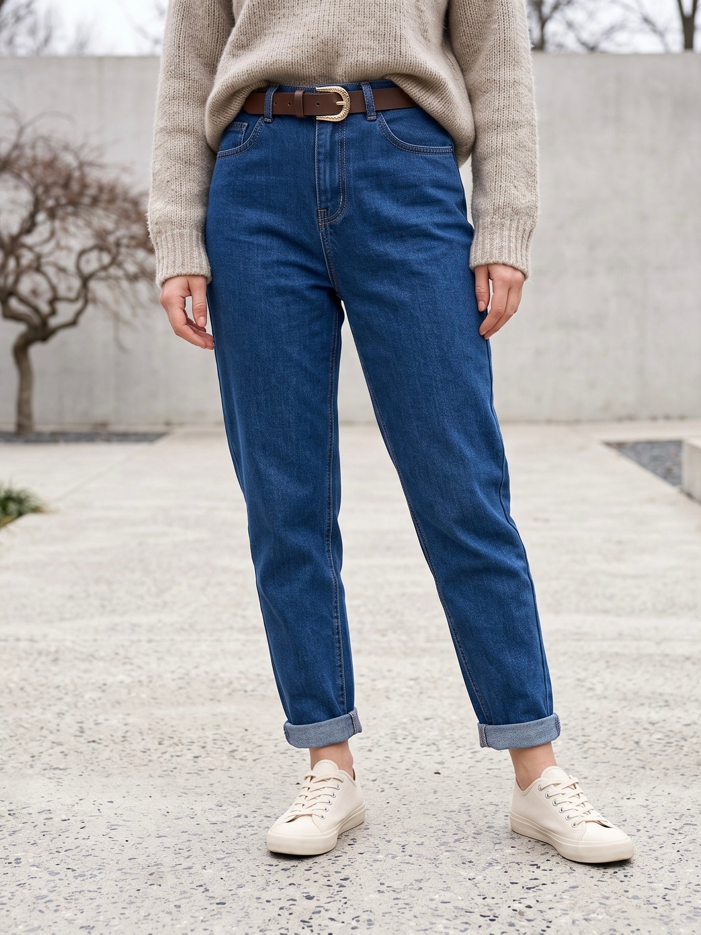 Jean Mom Fit – Ceinture Assortie – Bleu Foncé