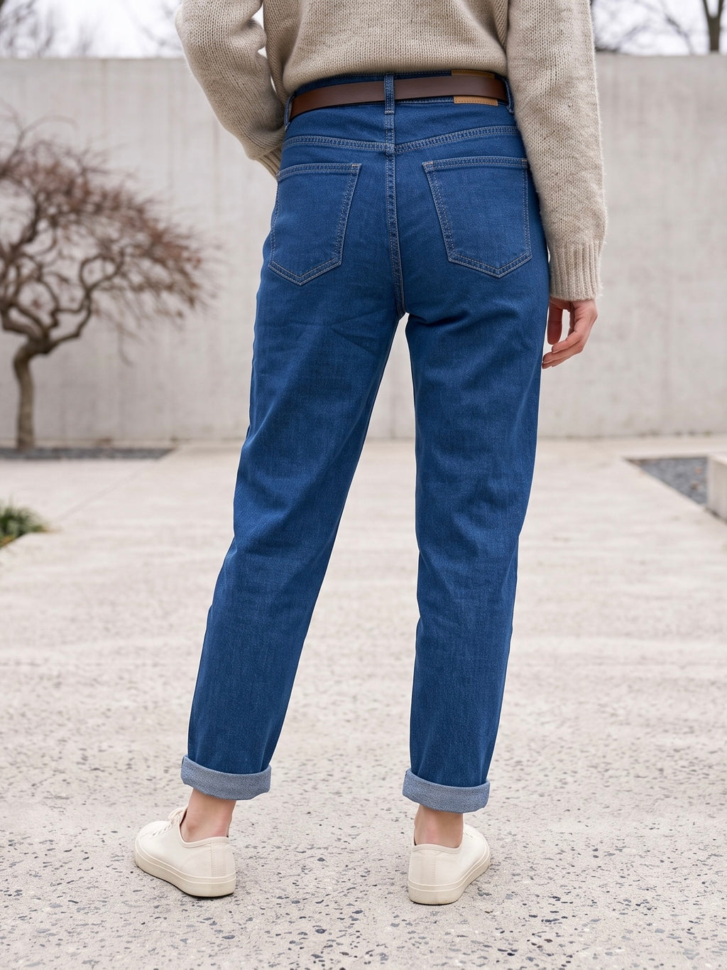 Jean Mom Fit – Ceinture Assortie – Bleu Foncé