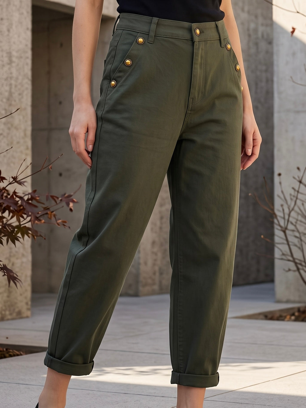 Pantalon Mom Fit – Boutons Dorés aux Poches – Vert Foncé