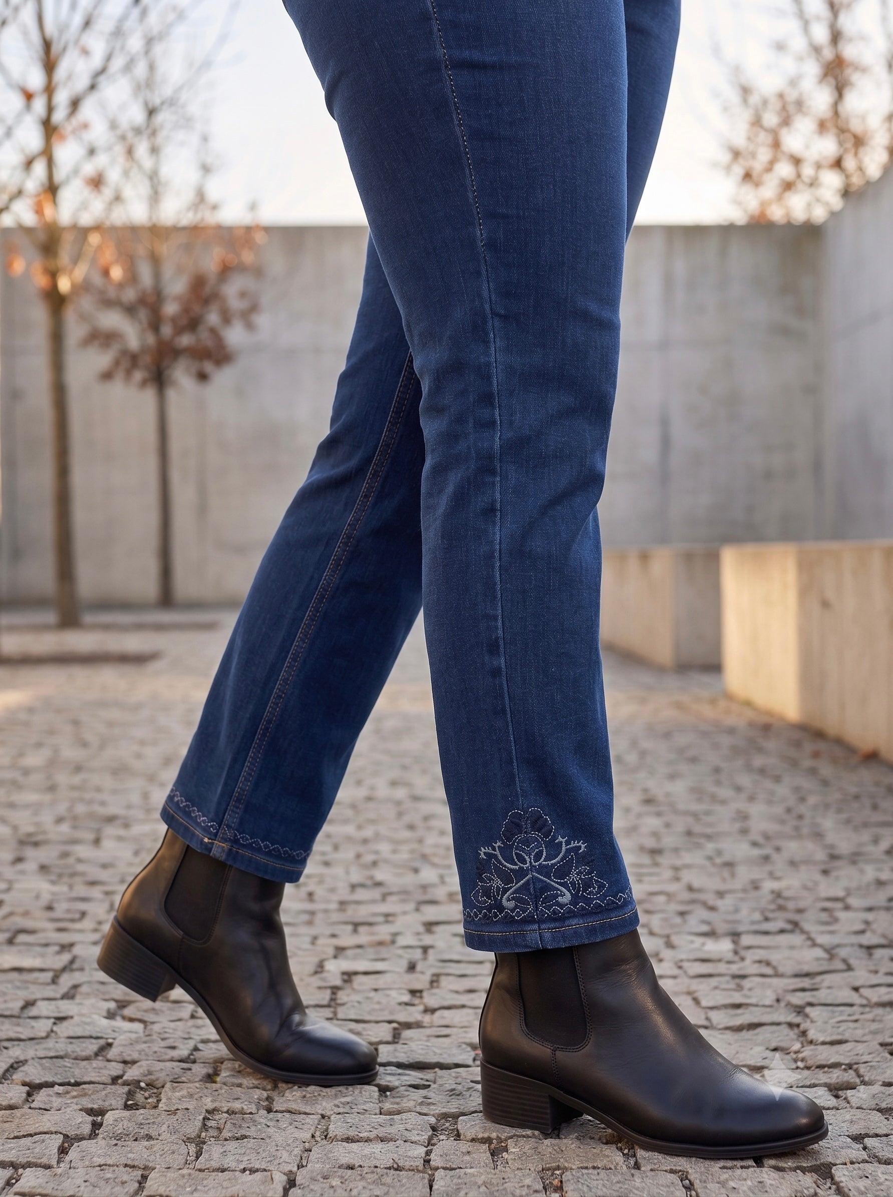 Jean Droit 7/8ème – Grande Taille – Broderie Bas de Jambe