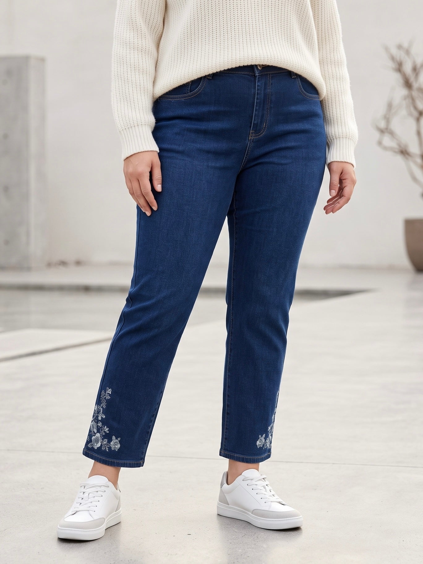 Jean Droit 7/8ème – Grande Taille – Broderies Fleurs