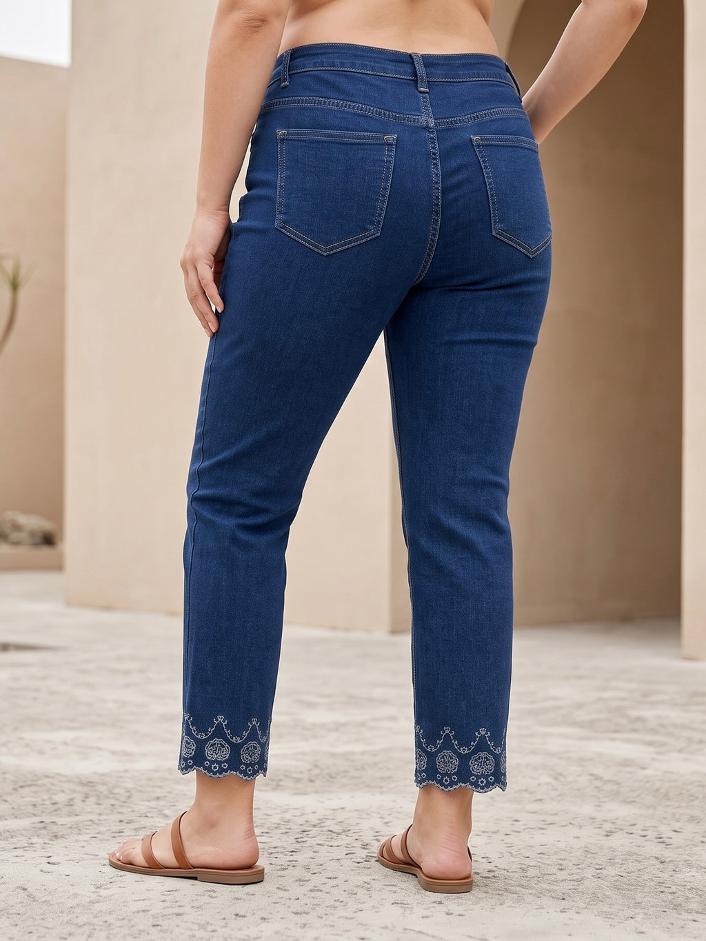 Jean Droit 7/8ème – Grande Taille – Broderie Bas de Jambe