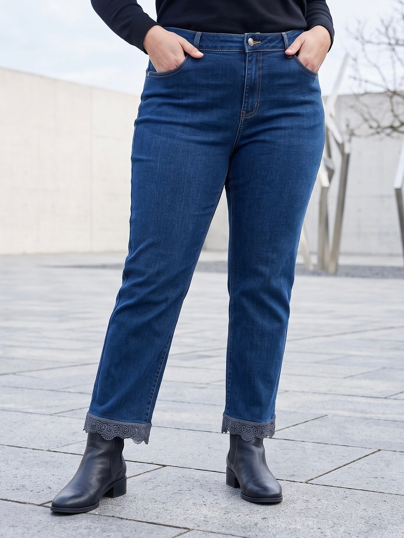 Jean Droit 7/8ème – Grande Taille – Dentelles Bas de Jambe