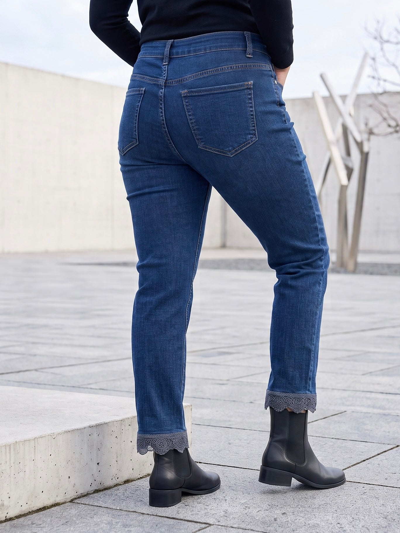 Jean Droit 7/8ème – Grande Taille – Dentelles Bas de Jambe